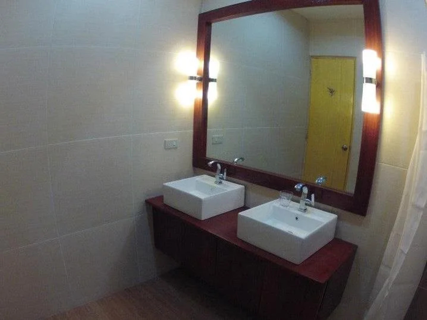 GraceHill EconoSuites Hotel