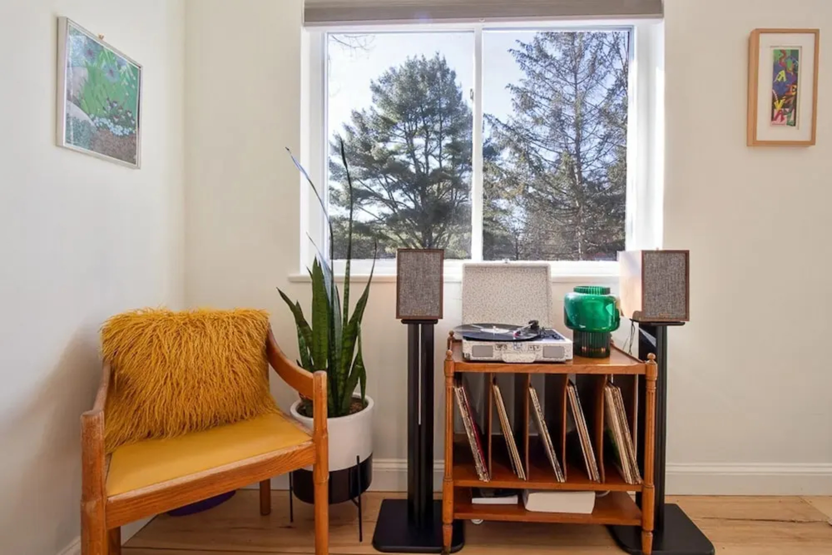 Mountain Retreat w hot tub Near Waterfalls