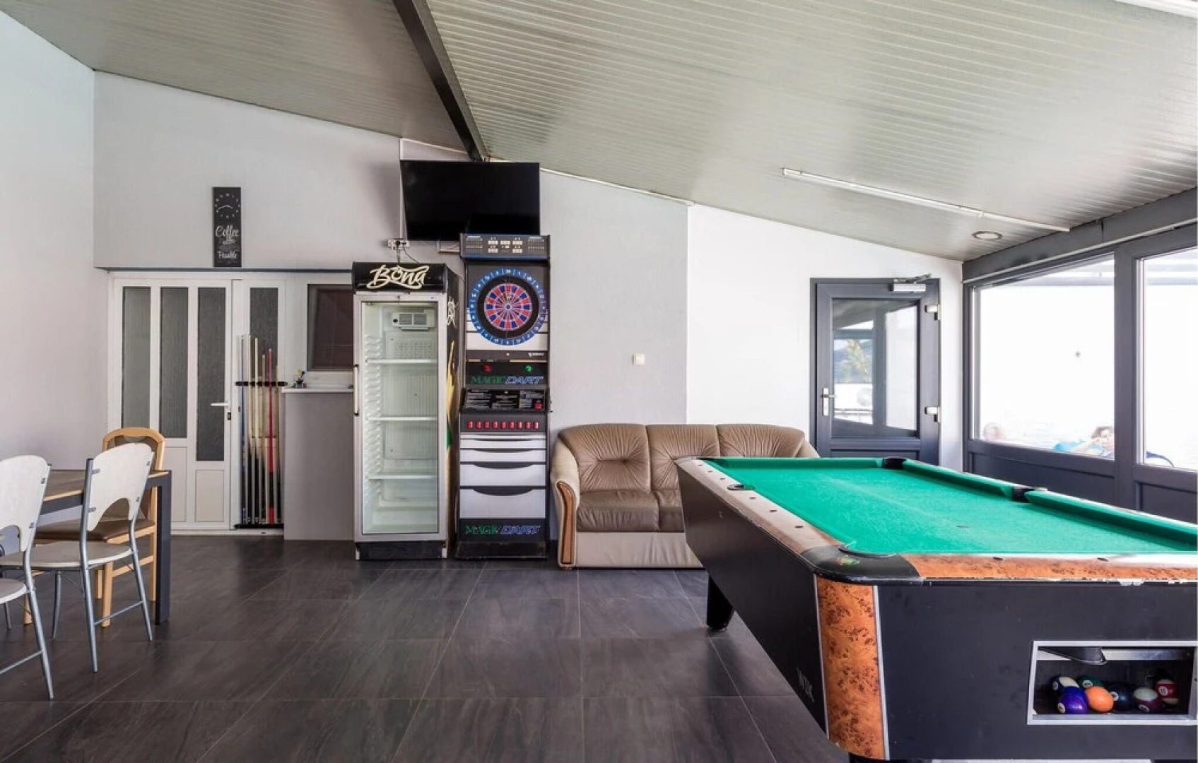 Stunning Home in Vrh With Wifi and 1 Bedrooms
