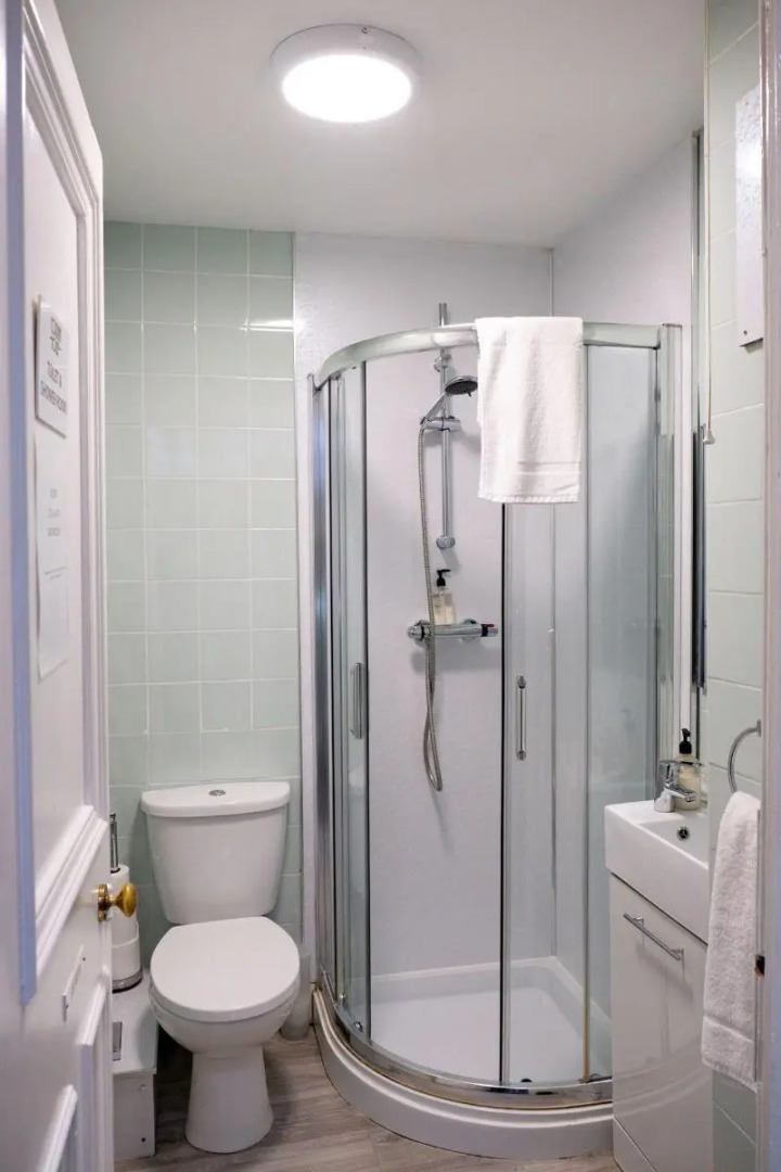 Corran House Guest House & Hostel