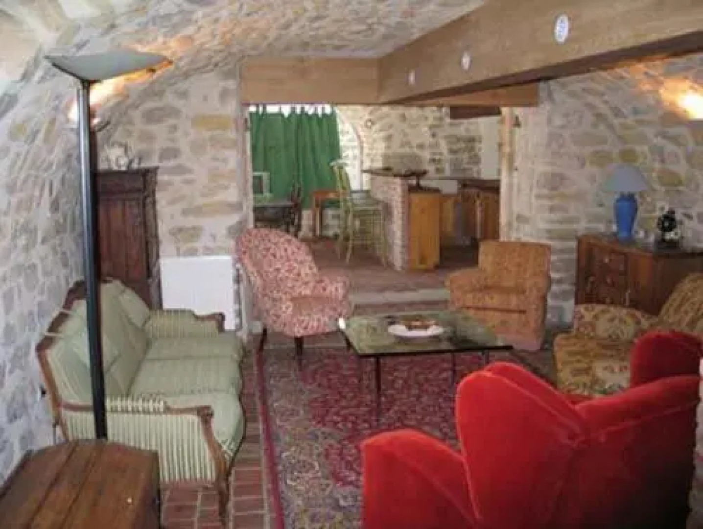 Les cigales gîte eglantier ardeche , piscine à partager, églantier 4 à 6 personnes,