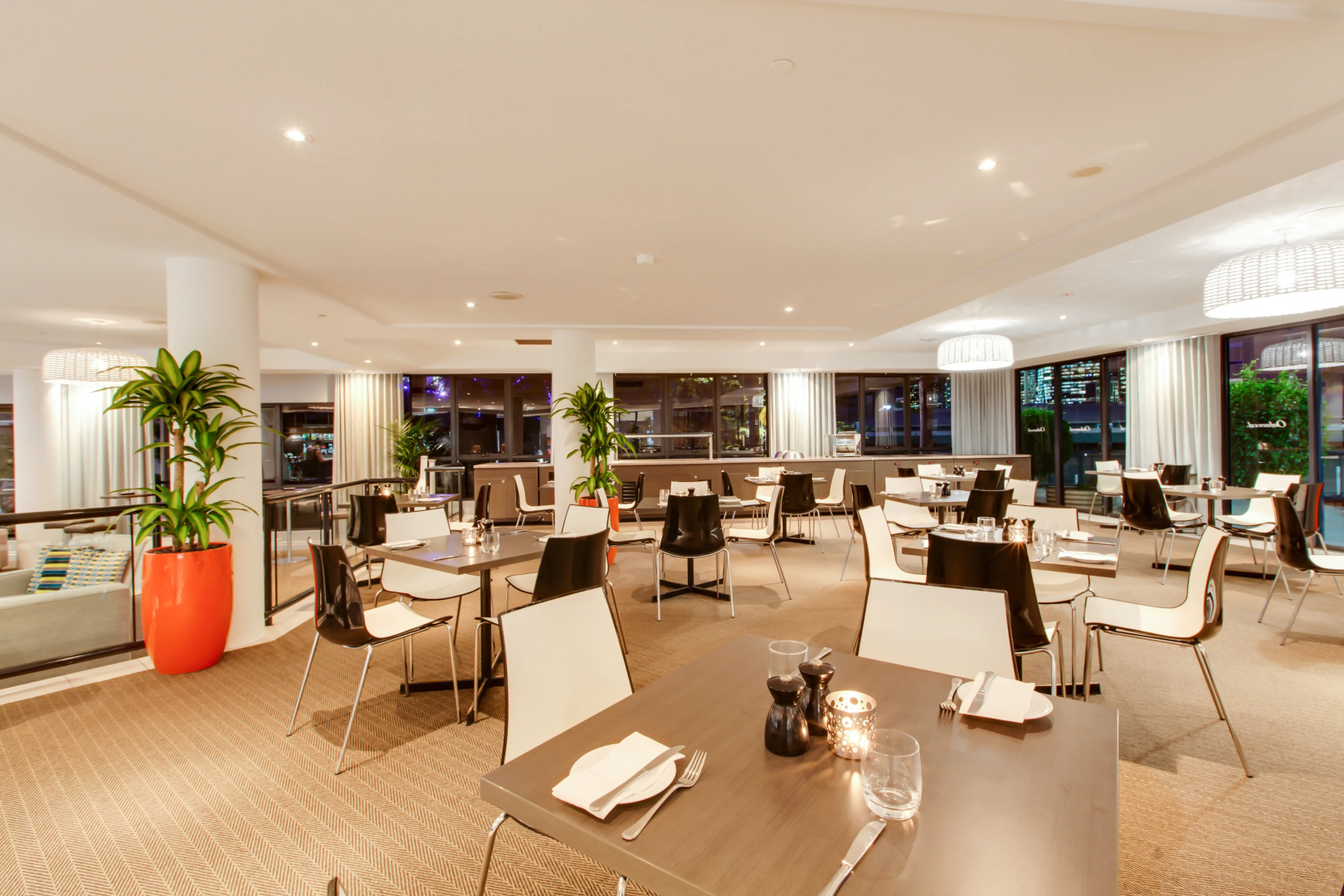 Oakbridge Hotel & Apartments