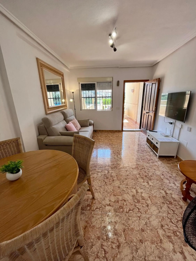 Winter sun apartment with pool access