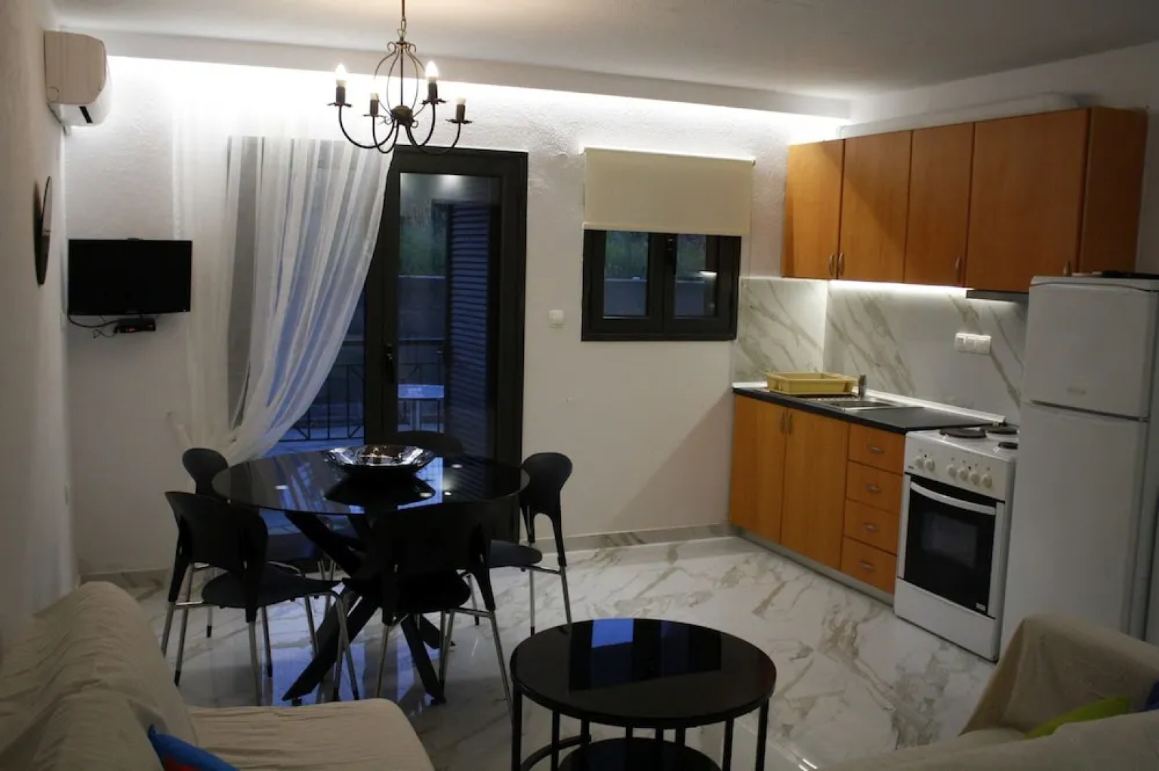 Salonikiou Beach Deluxe Apartments