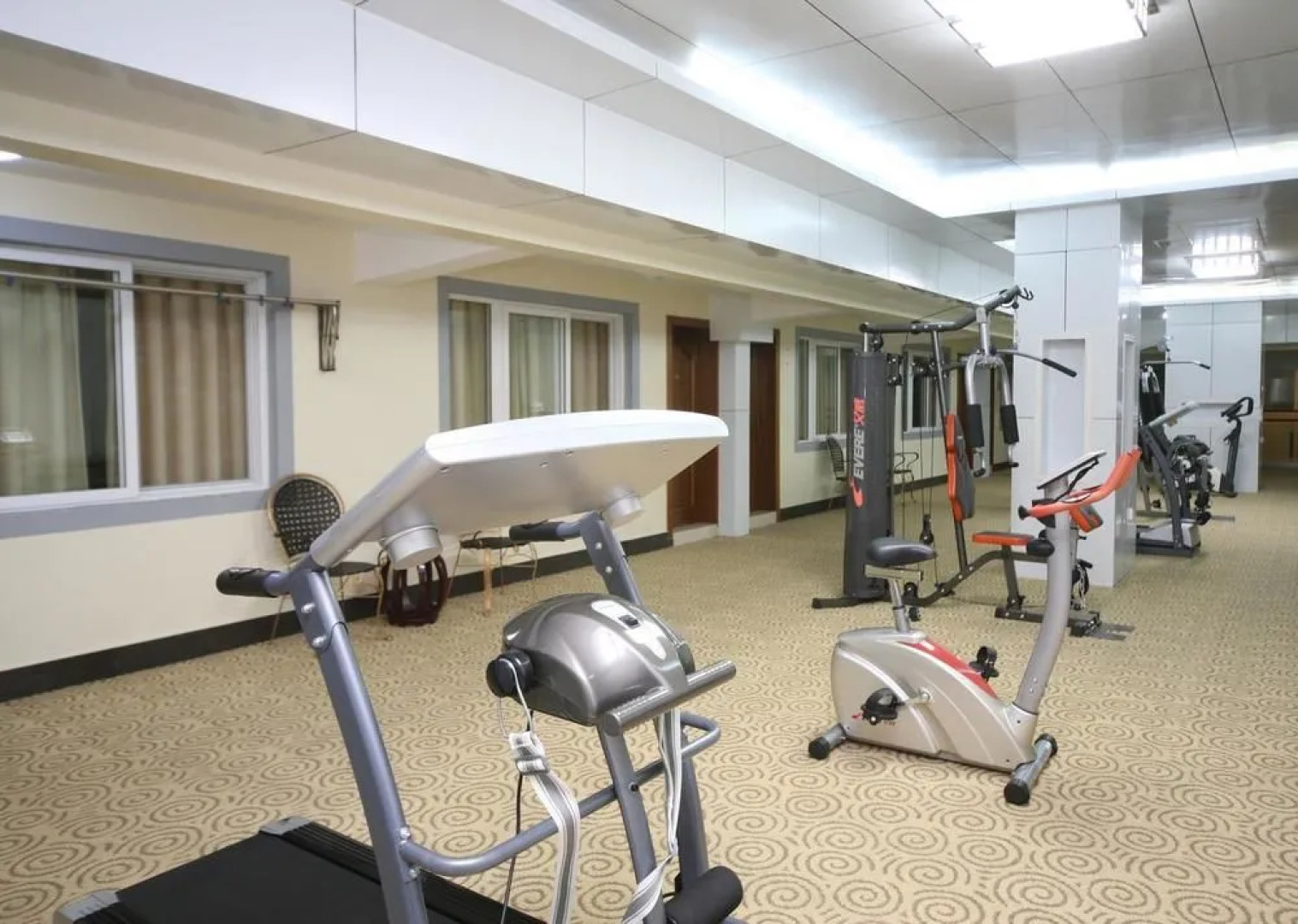 Tengchong Shun Xing Business Hotel