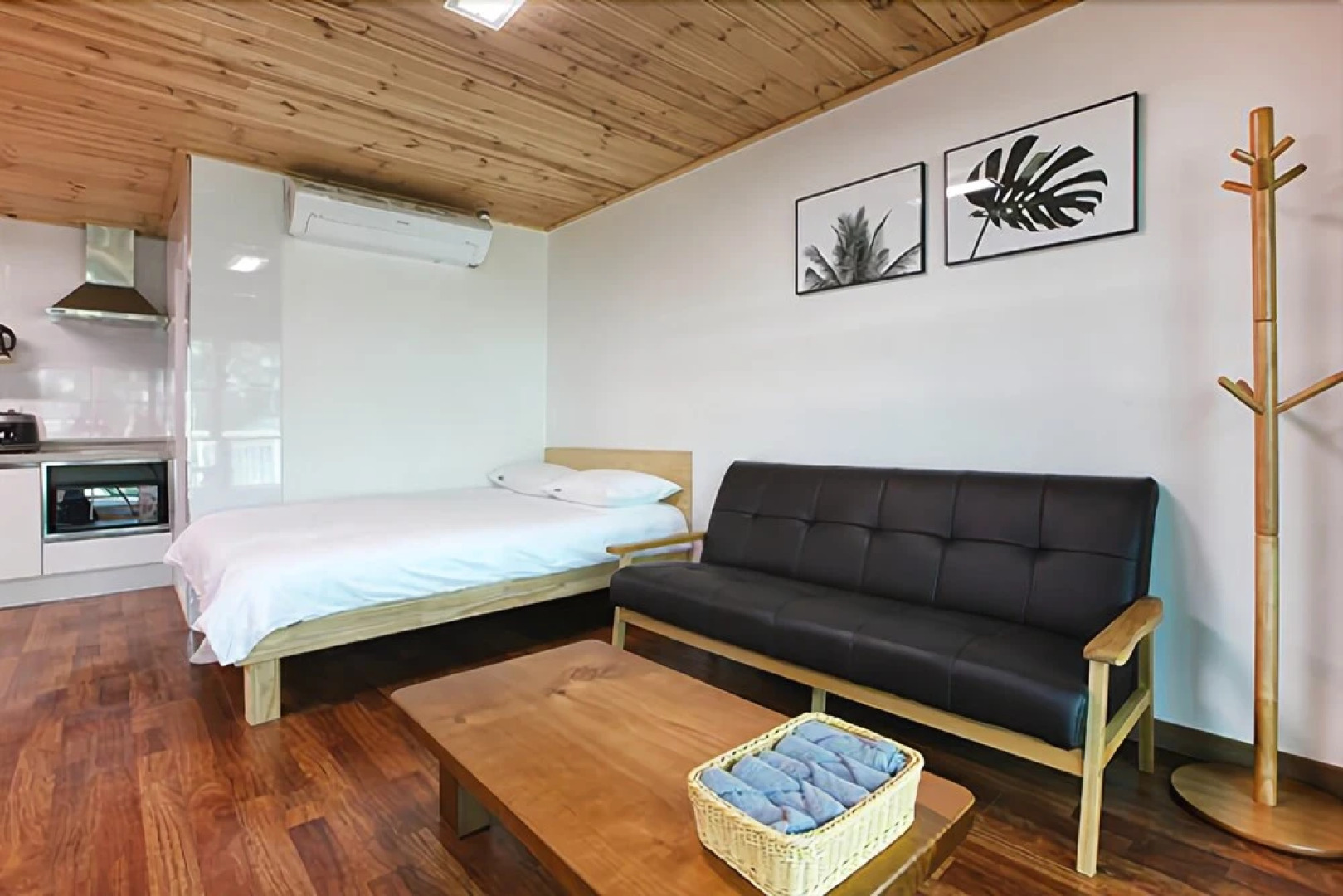Yeosu Sea Side Pines Pension