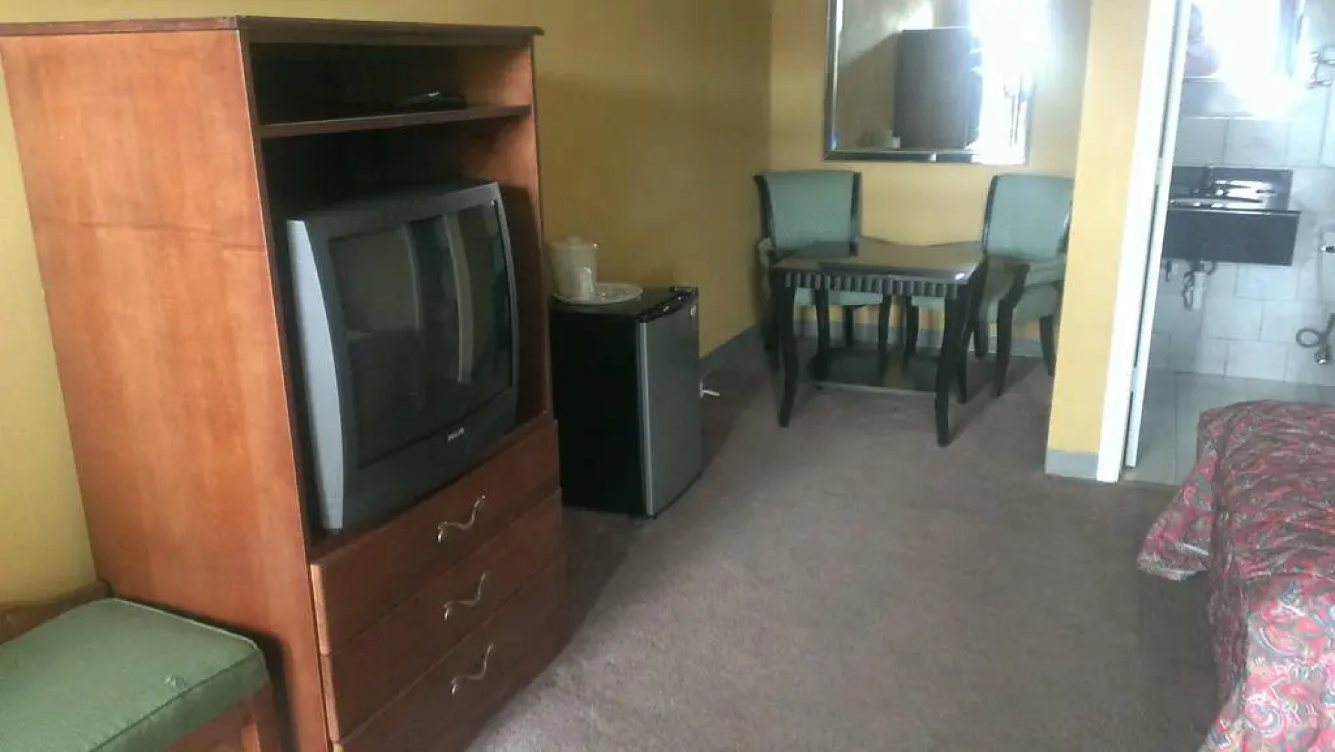 Naugatuck Motor Lodge