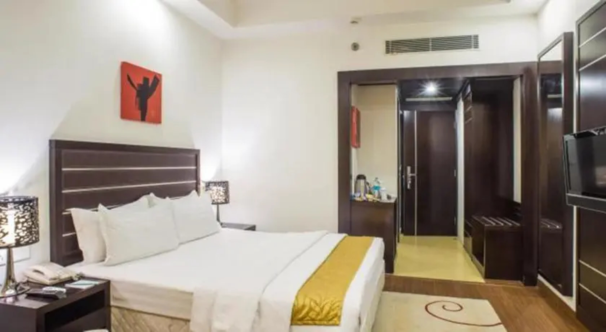 SRS Lakshay Hotel