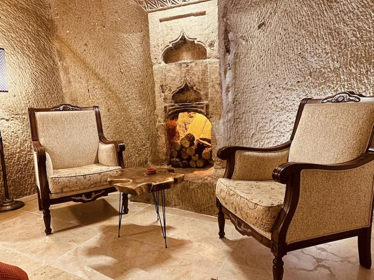 Asma Alti Cave Suits