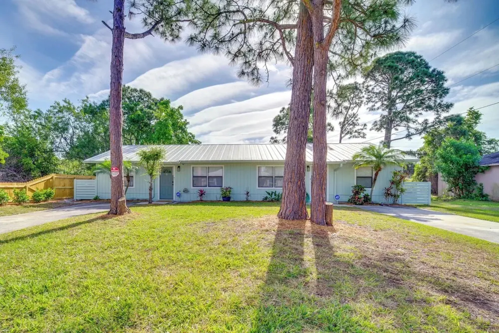Sebastian Retreat w/ Screened Porch: 6 Mi to Beach
