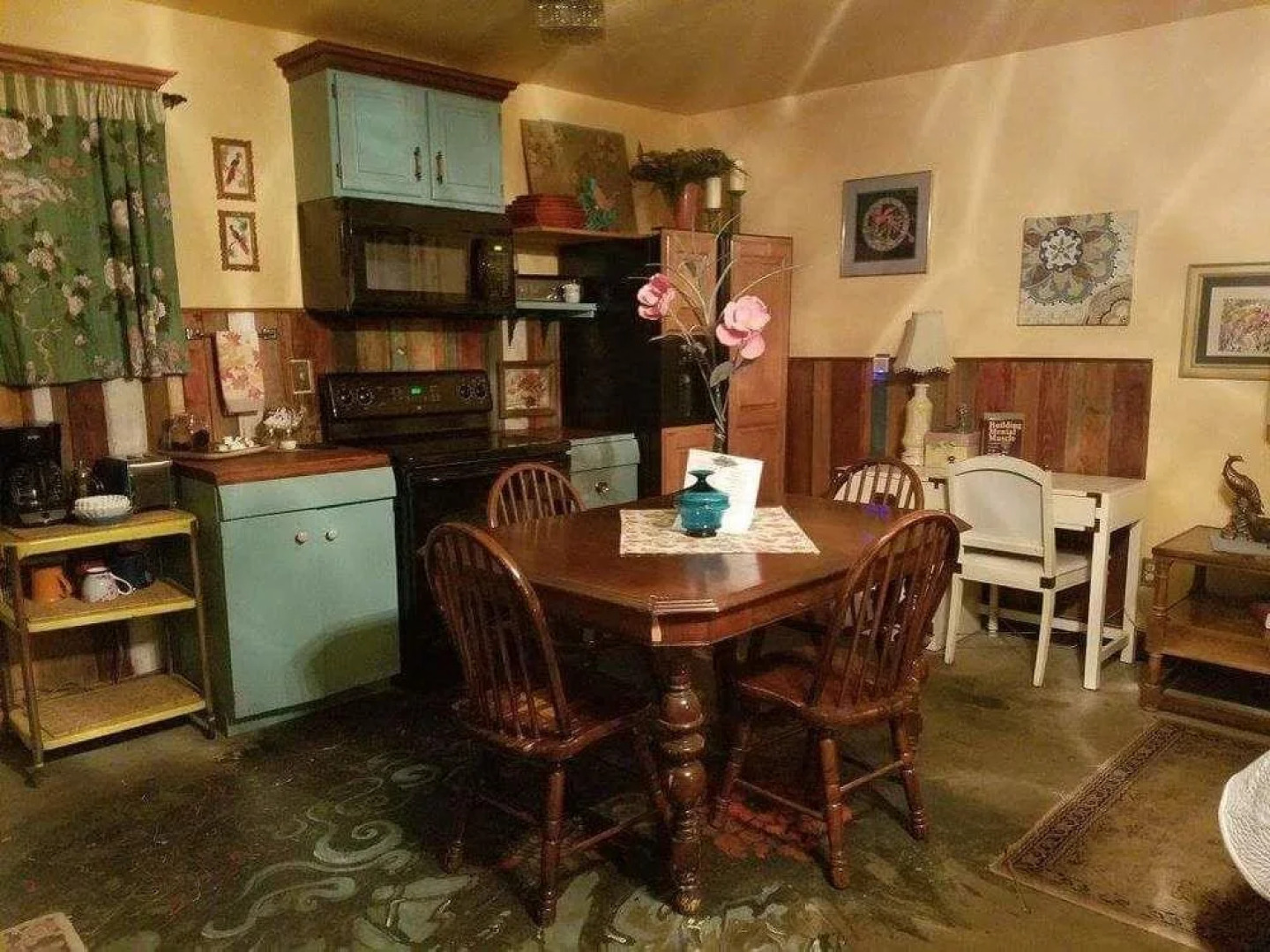 The Rusted Poppy Inn