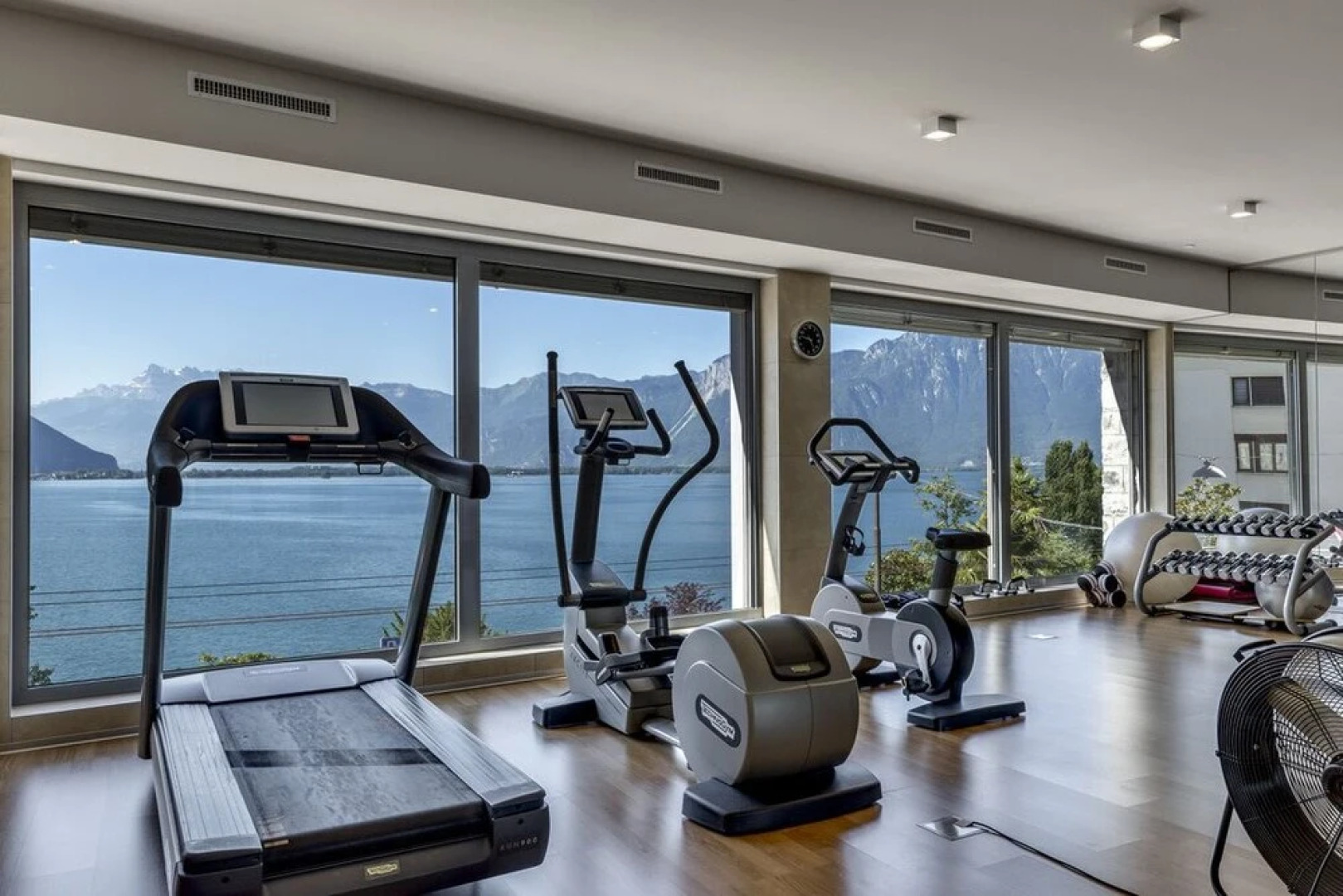 Montreux Panoramic Views 4BD Apartment