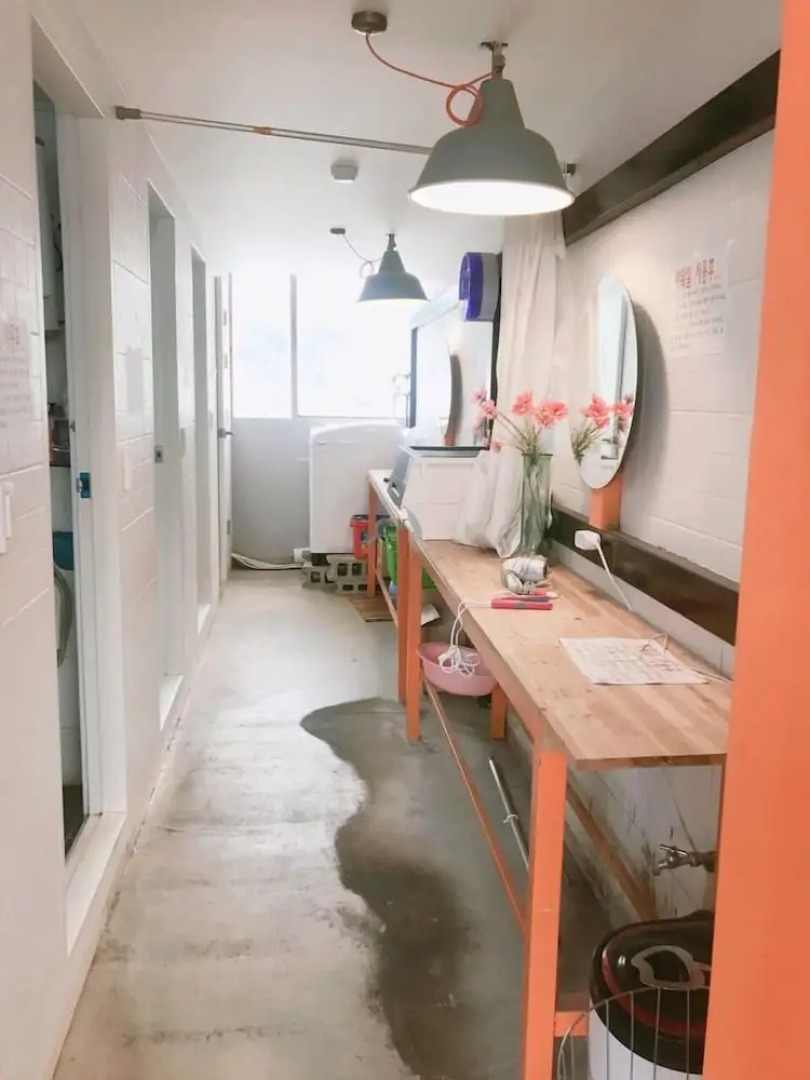 Life Guesthouse - Hostel