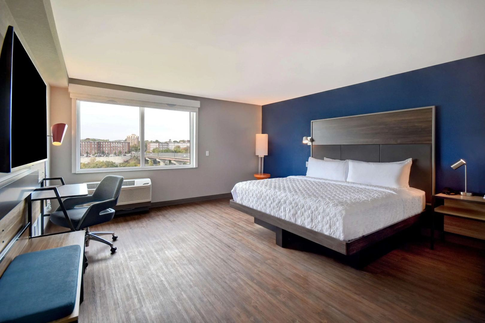 Tru by Hilton Manchester Downtown