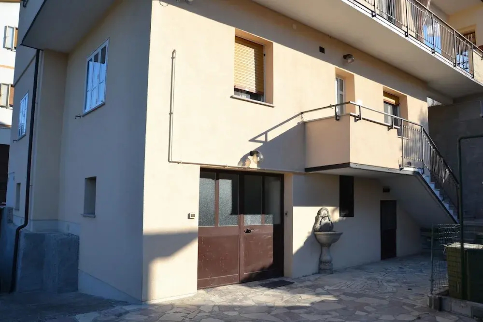 B&B Mikeze Jakeze