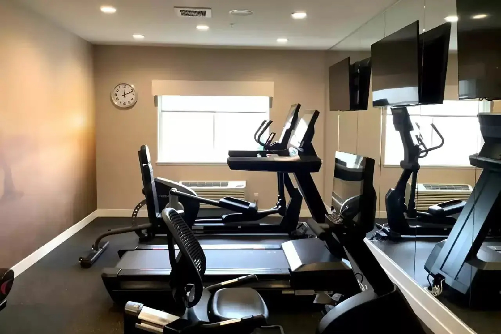 Clarion Pointe Mattoon near University