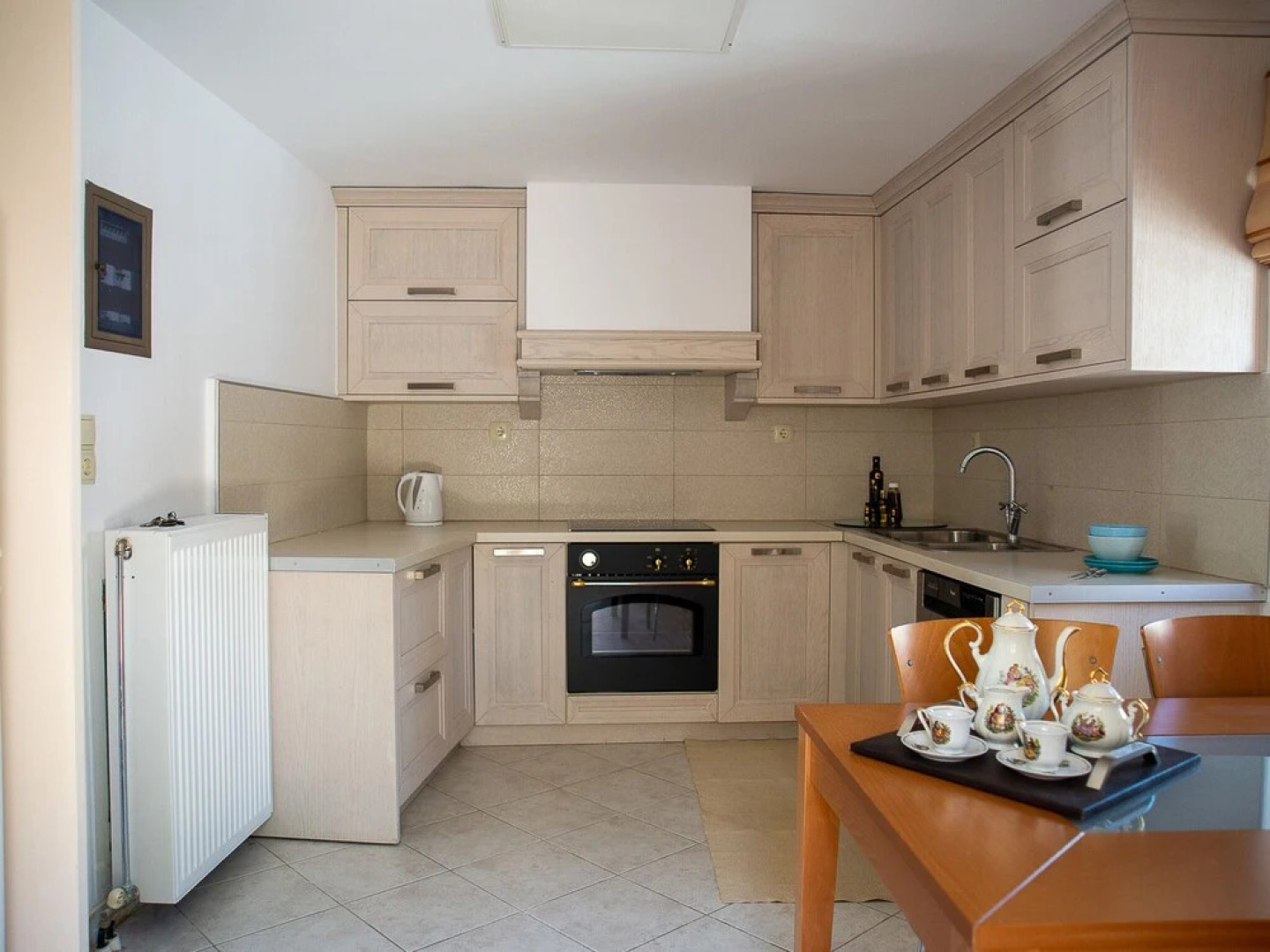 "sifakis Gorgeous Stone House"