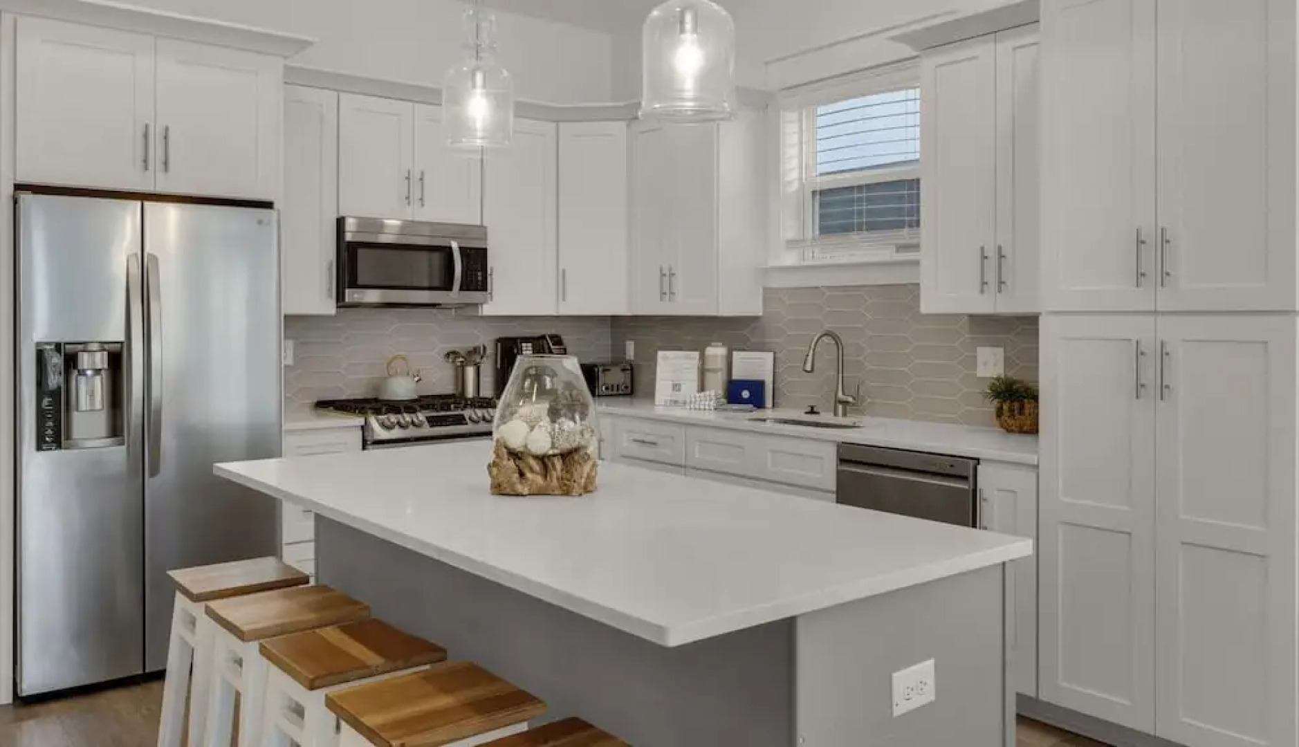 6-seater Golf Cart, Sleeps 16, Close to the Beach!