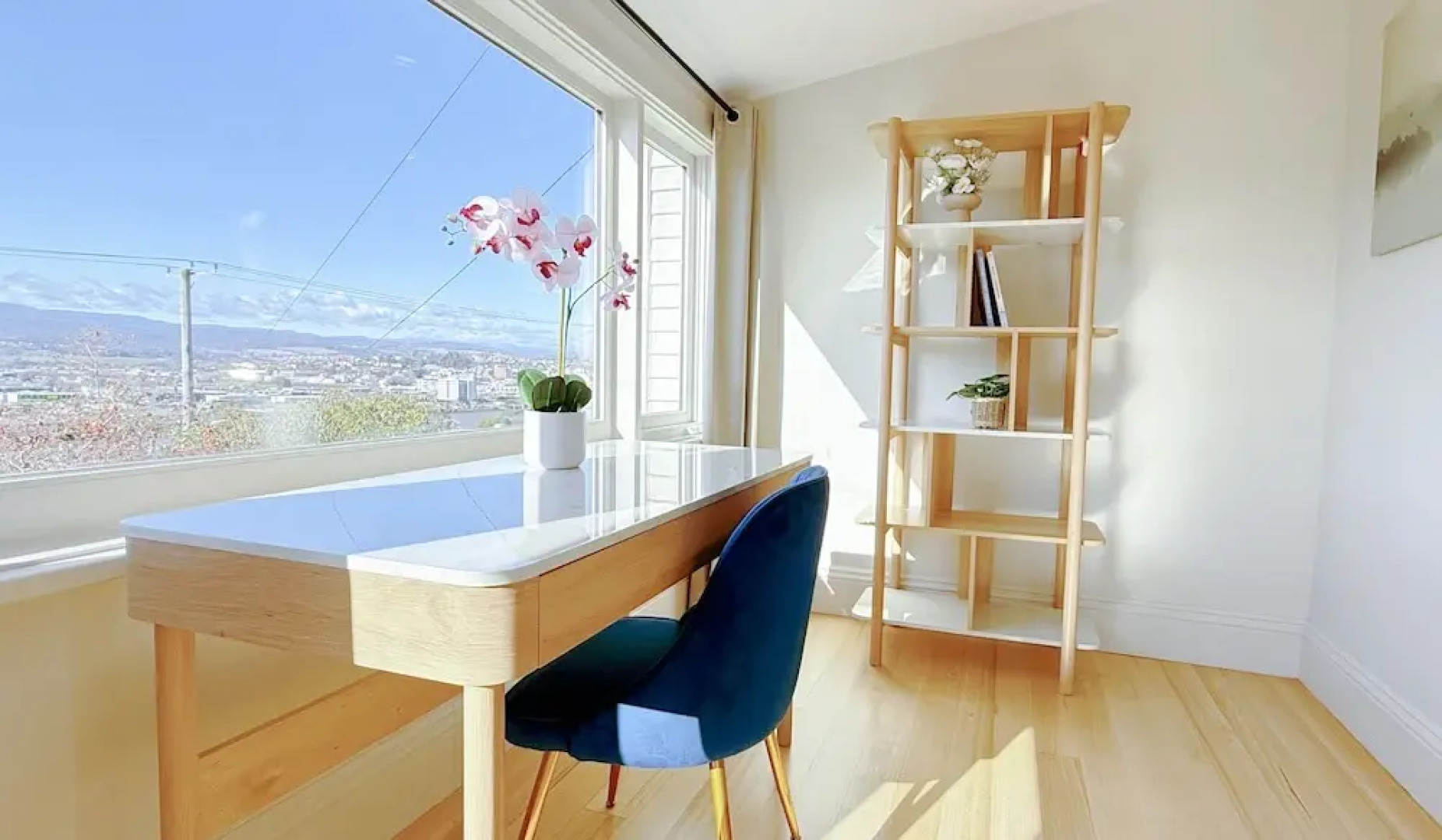 StayAU 2BR Home w/ Stunning Views in Tasmania