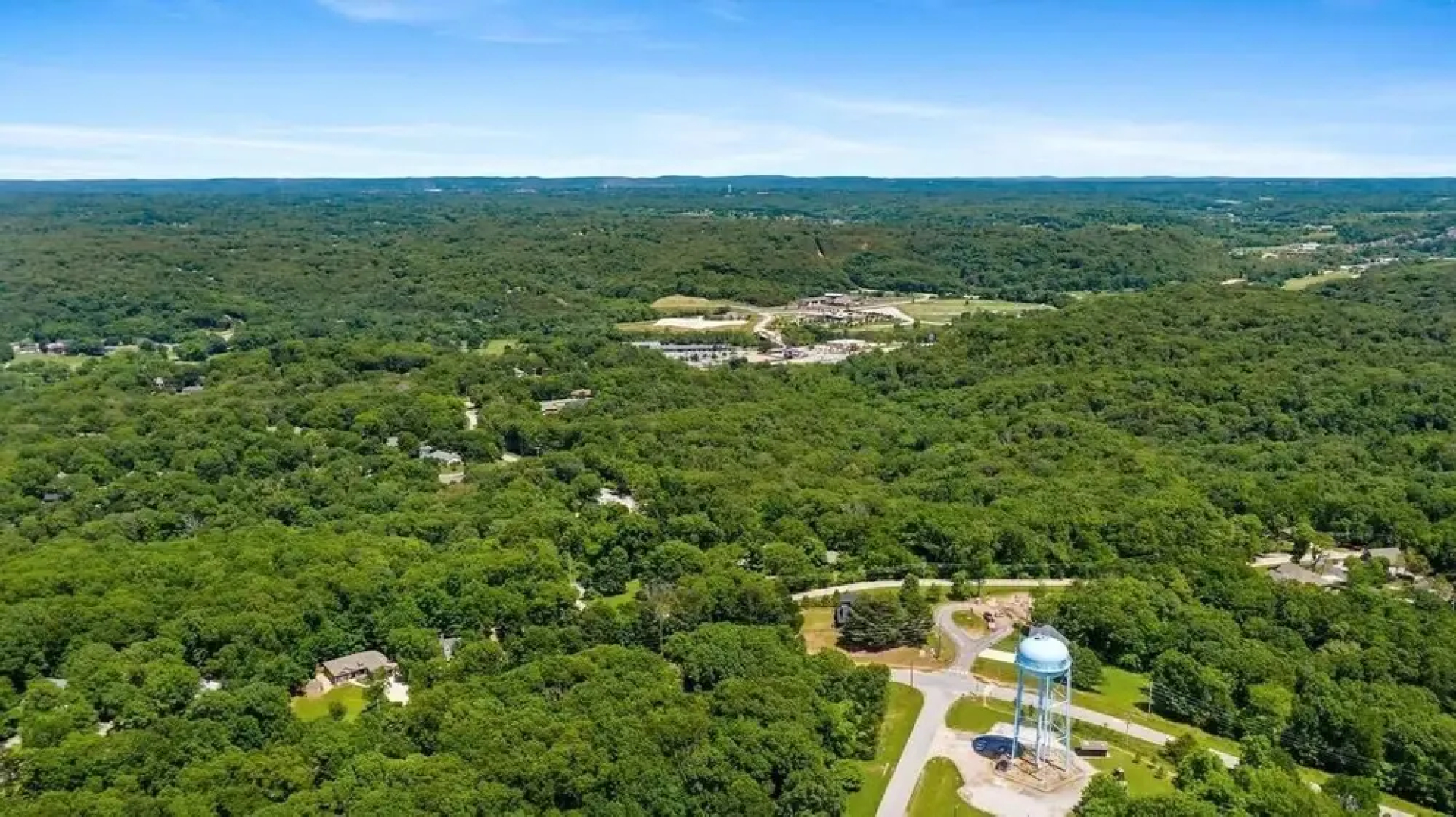Tunnel Vision Trail Home -8 Min From Lake Windsor! 4 Bedroom Home by Redawning