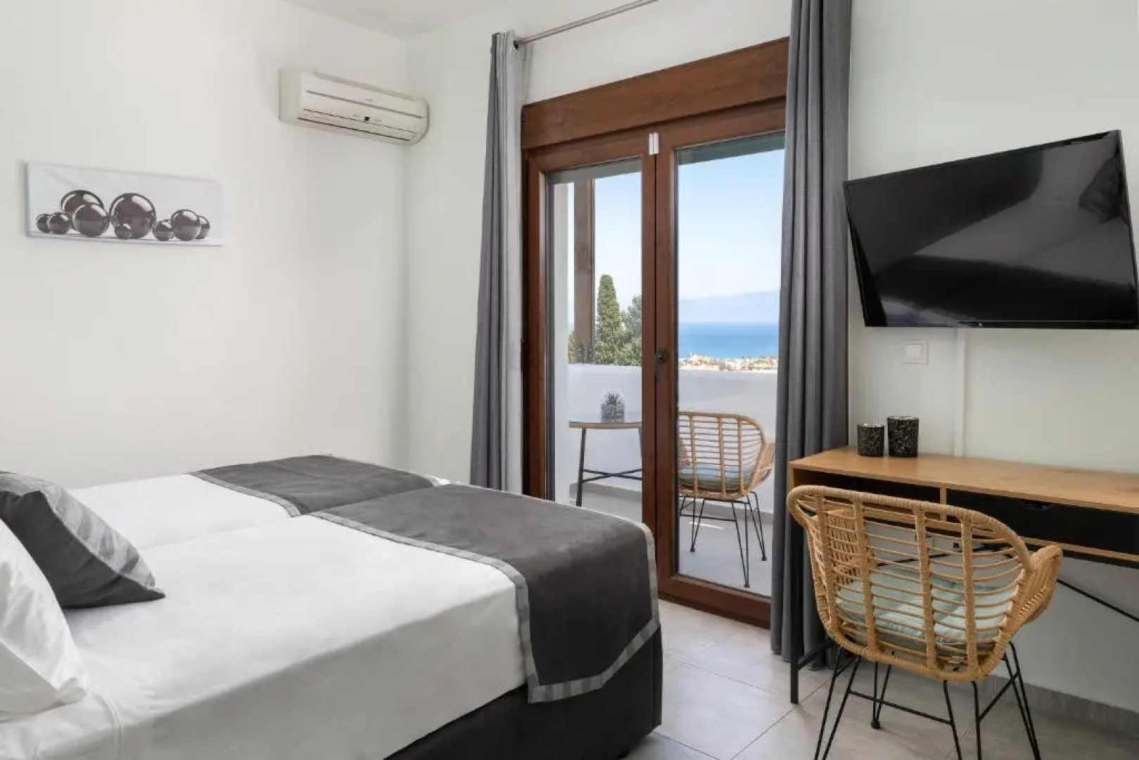 VILLA MARIANI renovated May 2022 ,private pool, sea views , Lindos 10 mins,Beach 3 mins