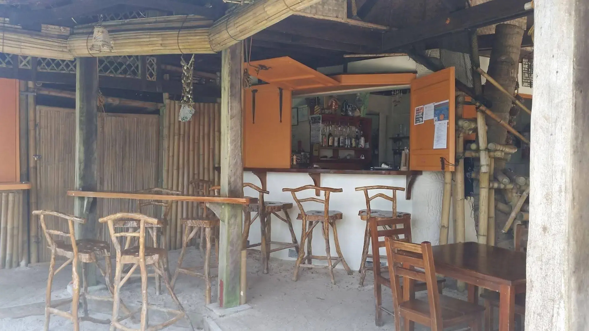 Wind Riders Inn & Cafe