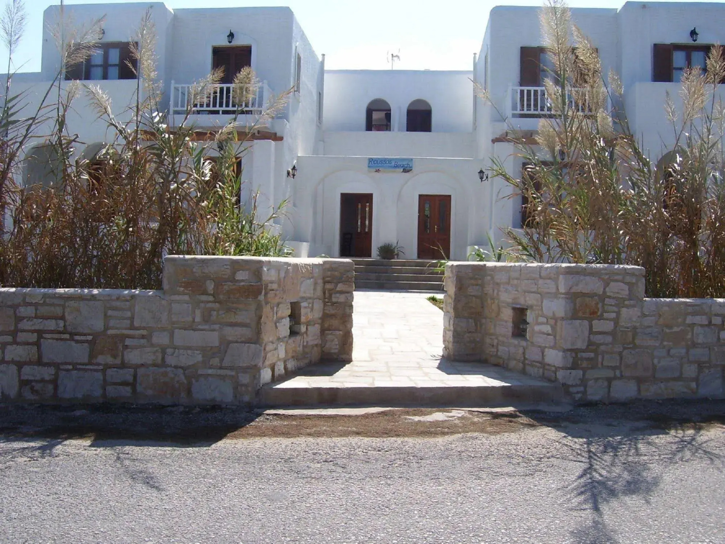 Roussos Beach Hotel
