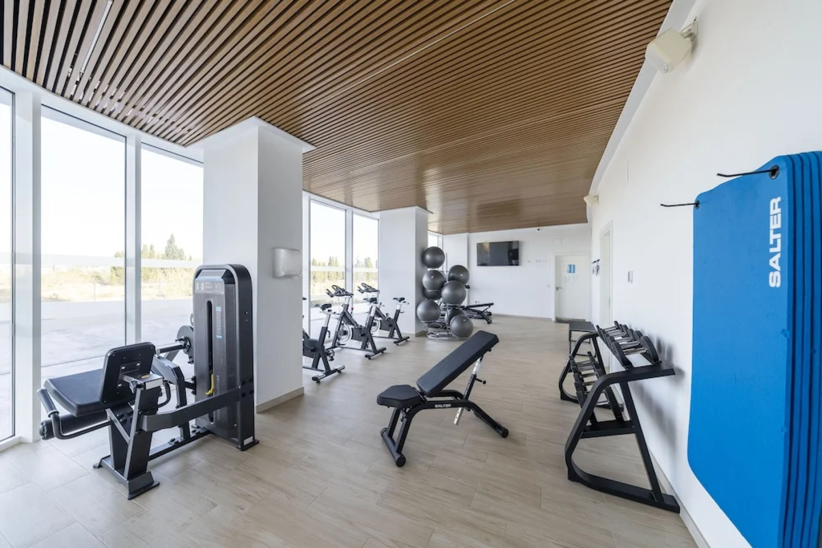 Gran Canet 2BR - Sea Views, Pools & Gym