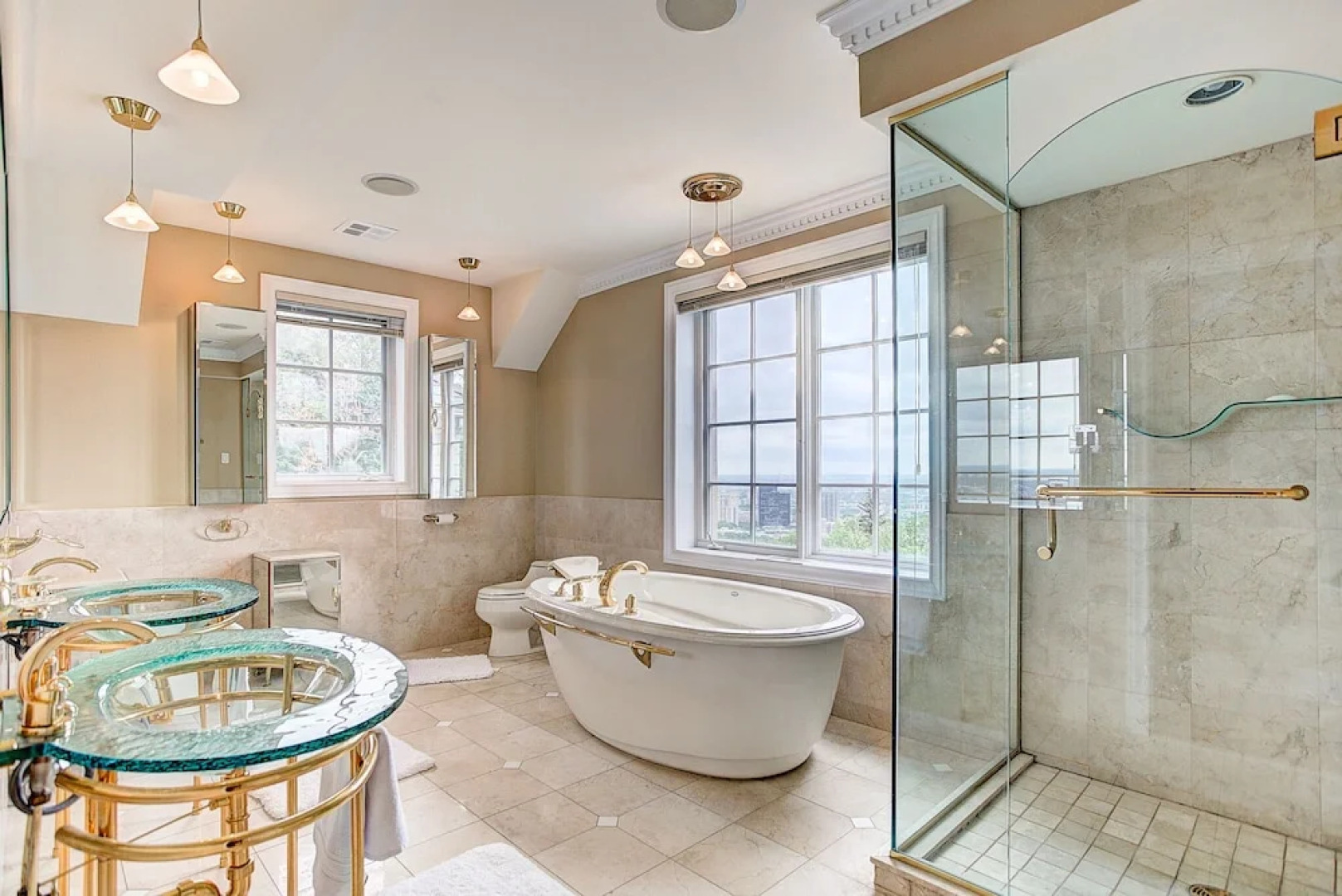 Luxury 5BR & Pool Home in Westmount MTL