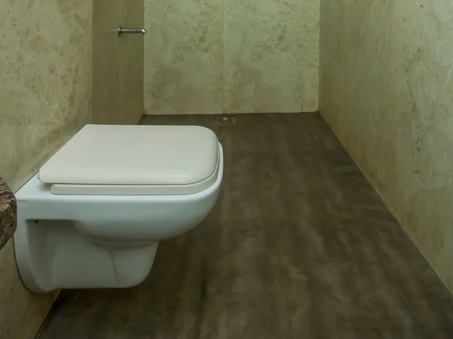 OYO 18748 Hotel Metro Palace