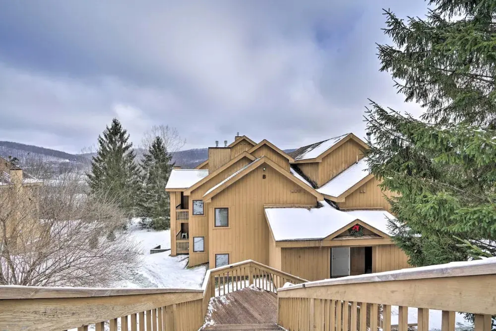 Ski-in/out & Golf Condo w/ A/C at Holiday Valley!