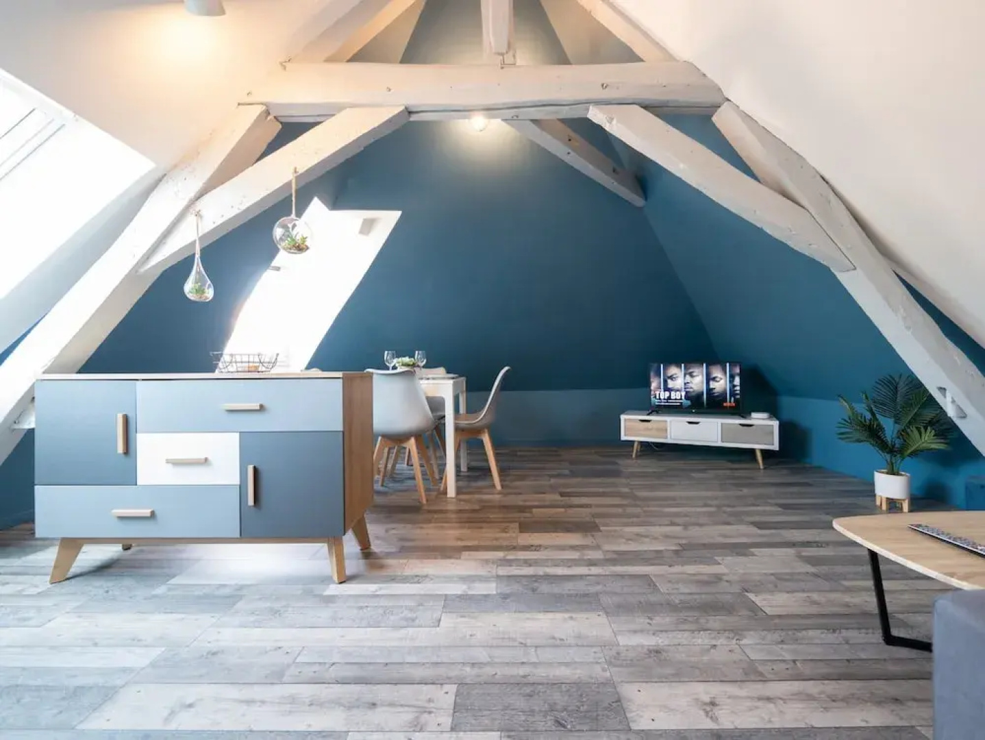 Chic Apartment Near City Center