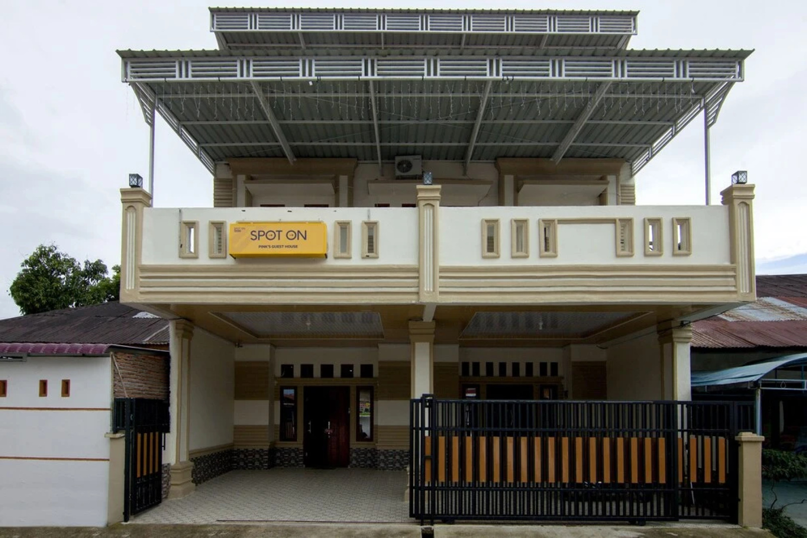 Pink's Guest House by OYO Rooms