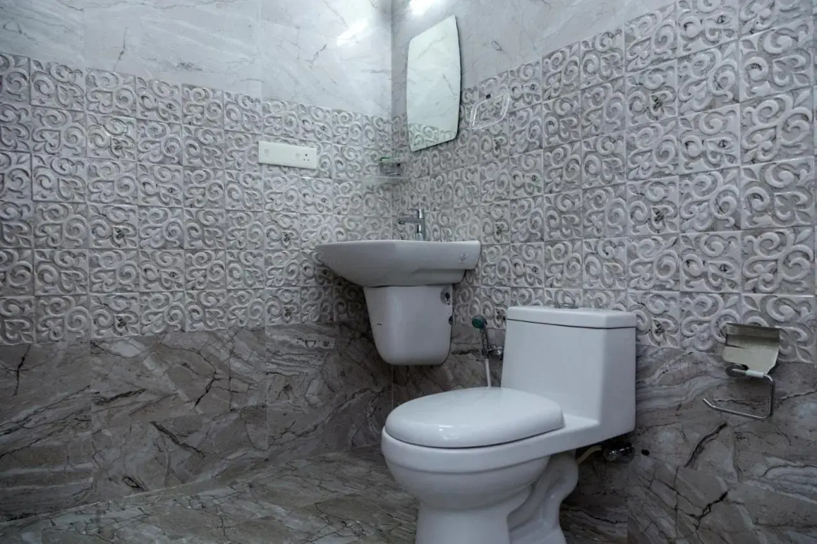 orchid lake view homestay