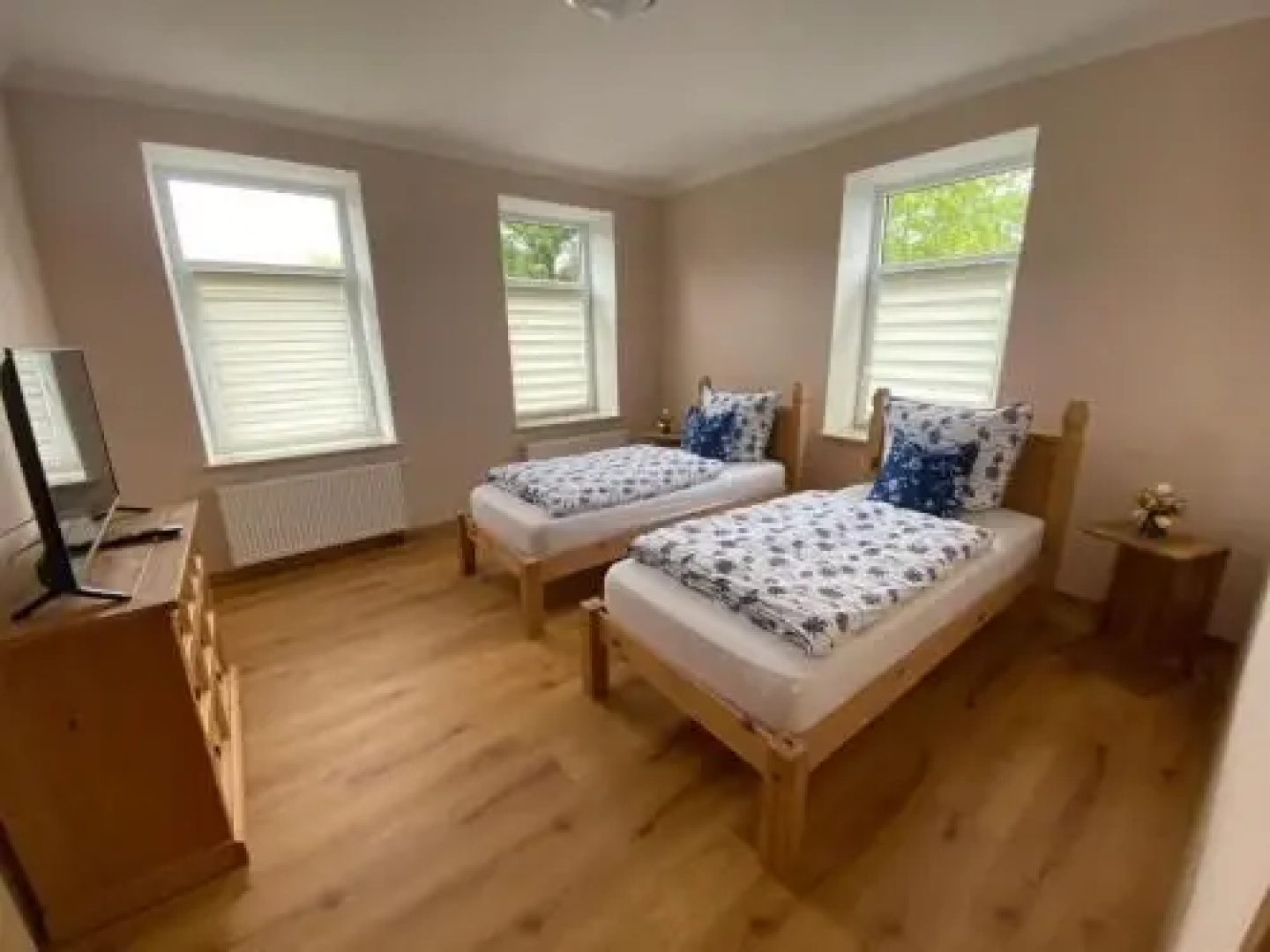 Schöne 2 Zimmerwohnung, neu saniert, hell, stilvoll