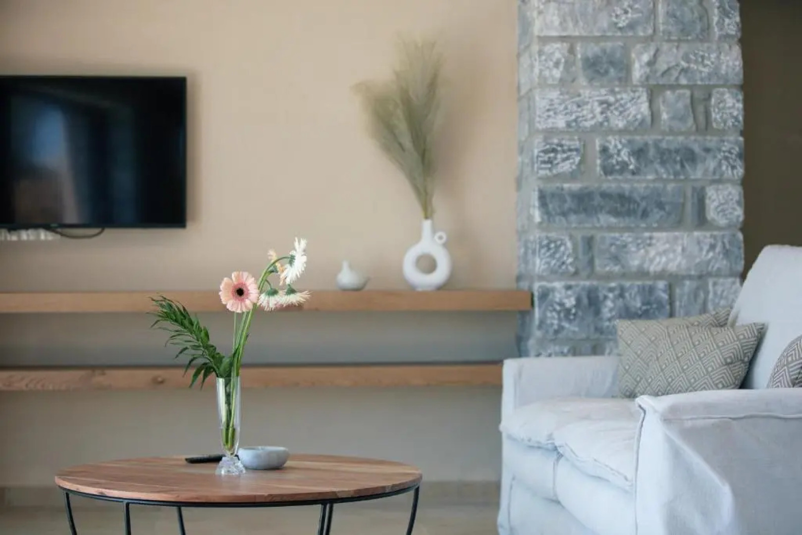 Seafront luxury villa with infinity pool & devine views!