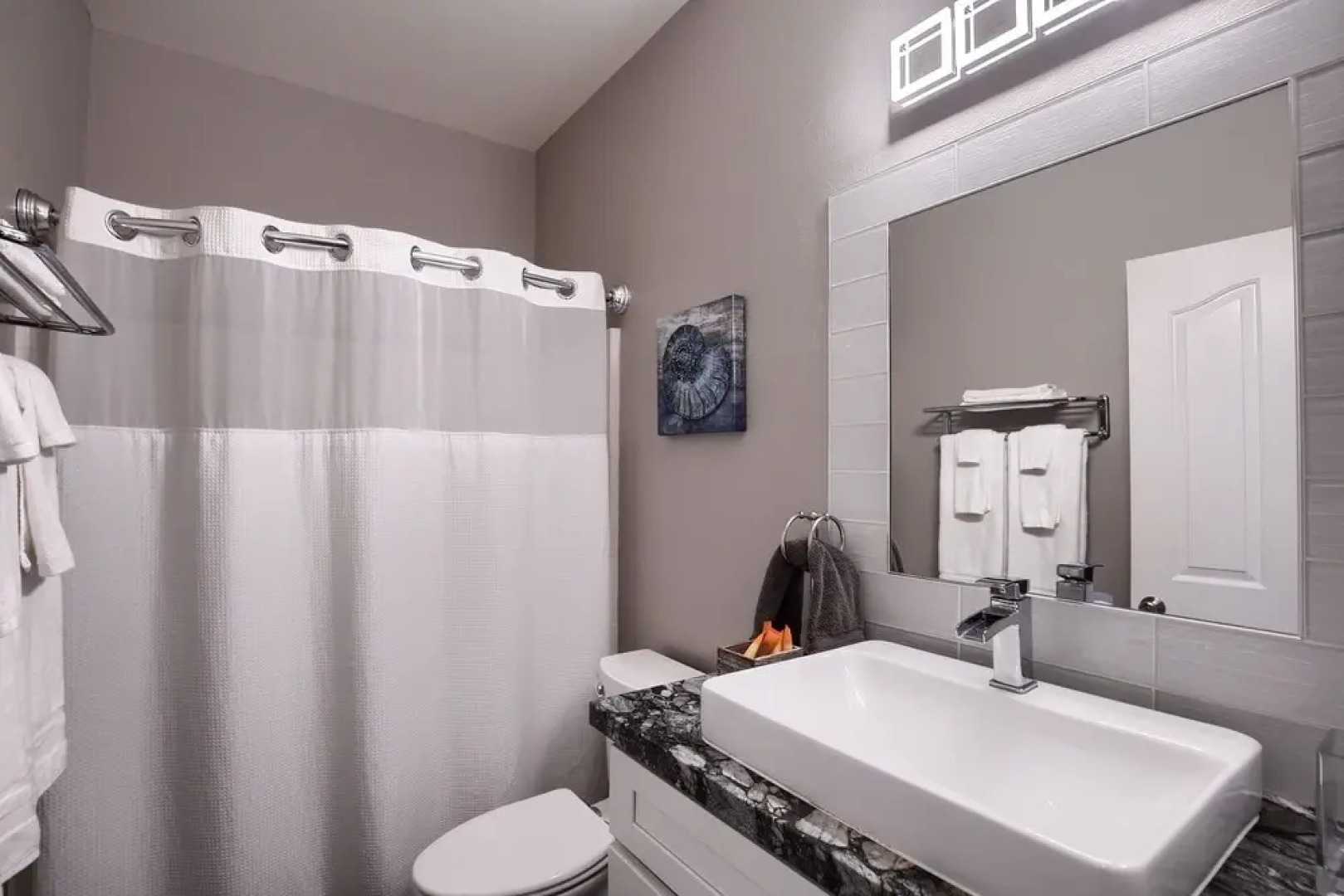 Nevada Elegance Newly Upgraded, 20 min From Strip!