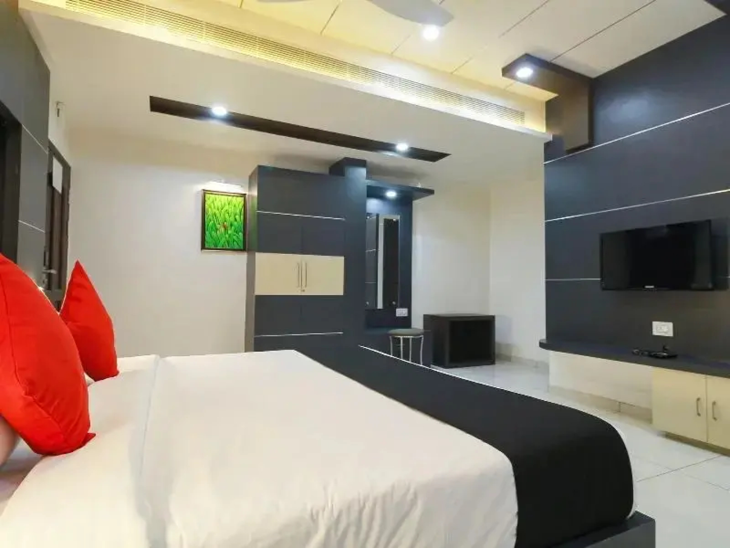 Le Moshe Inn by OYO Rooms