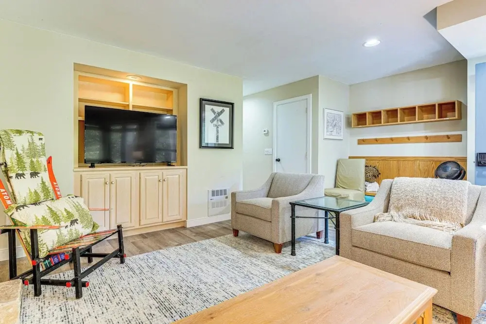 Walk to Ski Lift: Spacious Condo in West Dover!