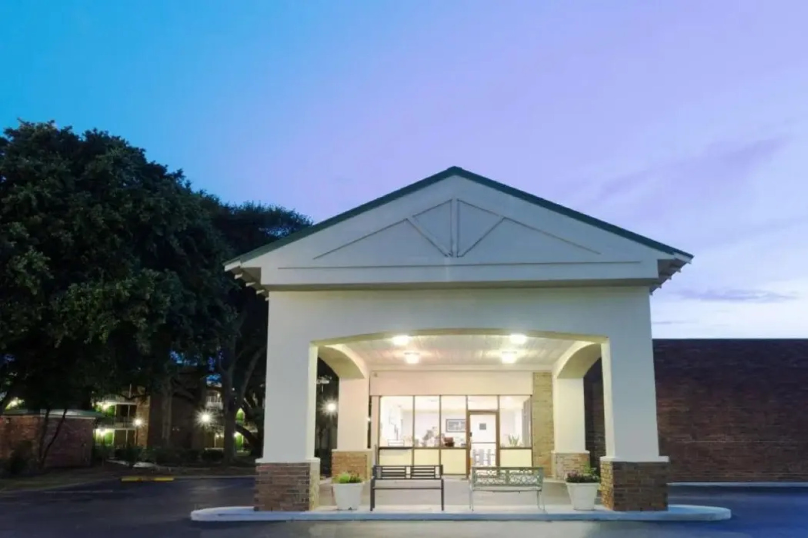 Days Inn Charleston Patriots Point