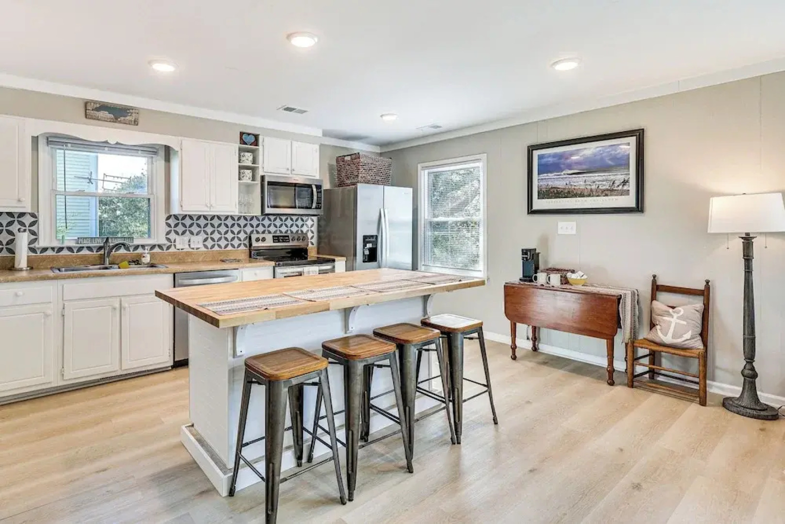 3 Blocks to Beach Access: Coastal Carolina Apt