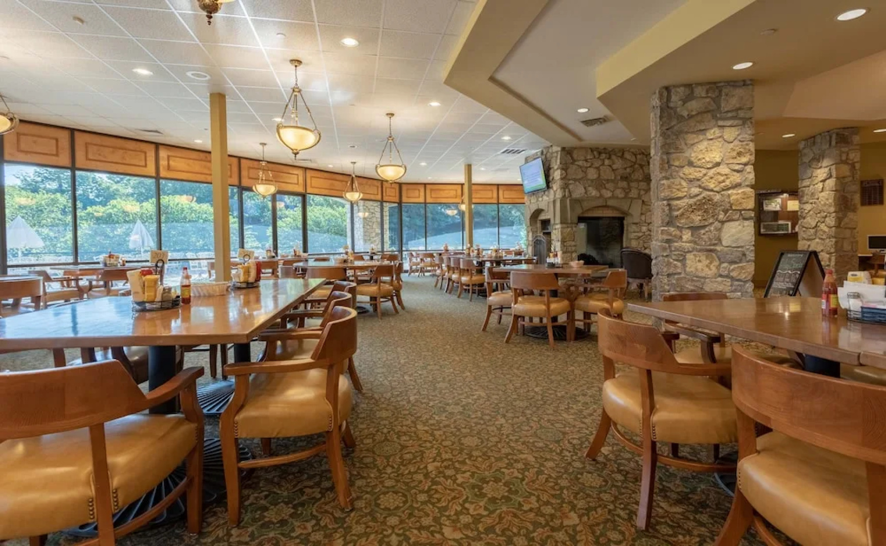 Timeless Memories Lodge 6 Bedroom Cabin by RedAwning