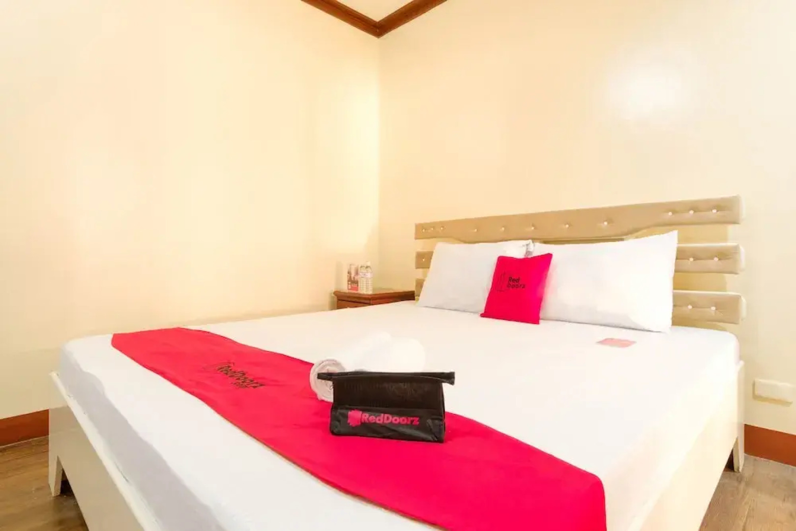 RedDoorz Plus @ Seaborne Hotel Subic Zambales