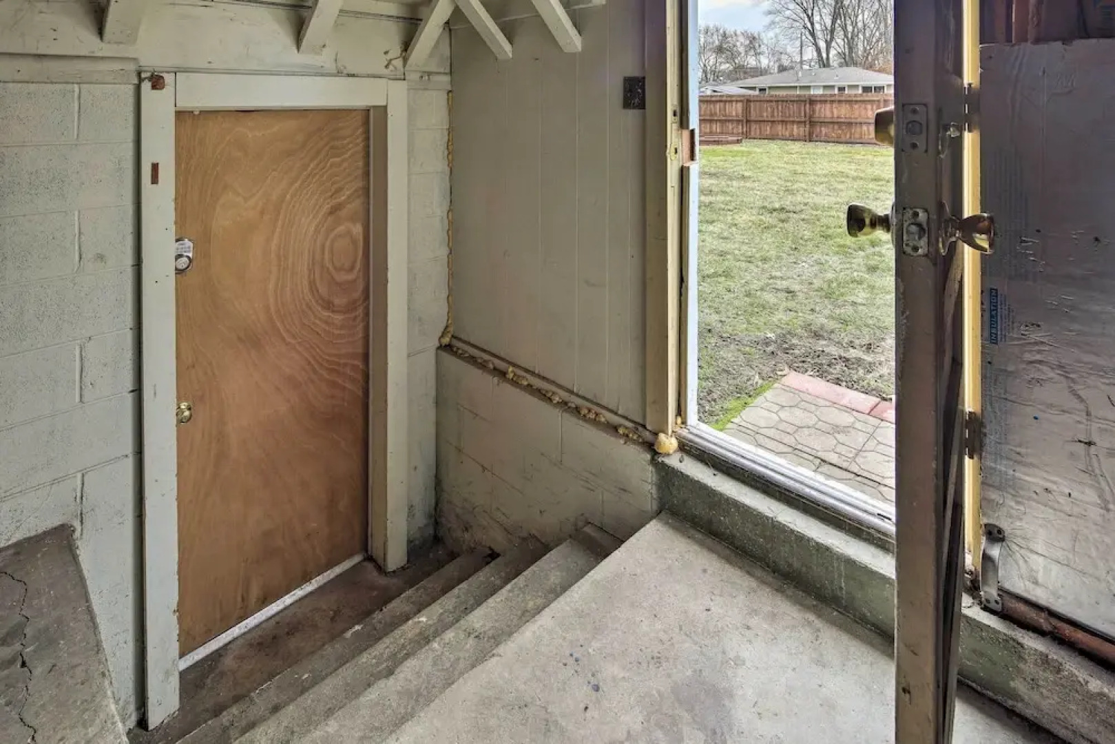 Portage Studio: 11 Miles to Indiana Dunes!