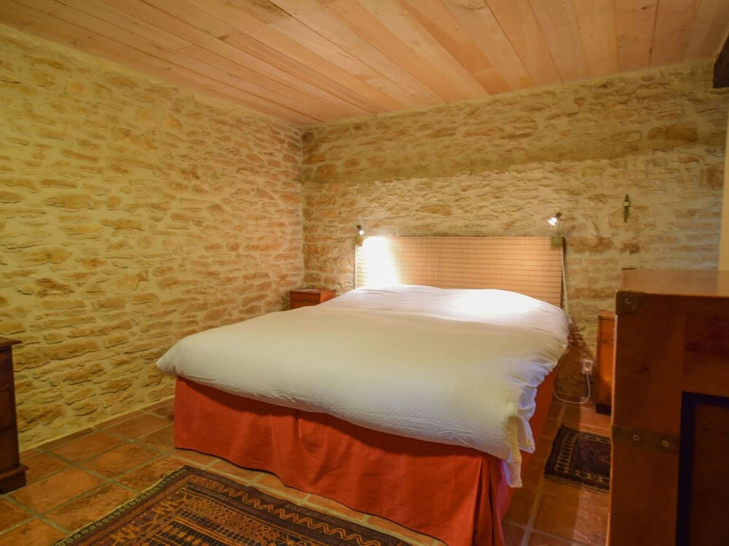 Spacious Villa in Puy-l'évêque With Swimming Pool