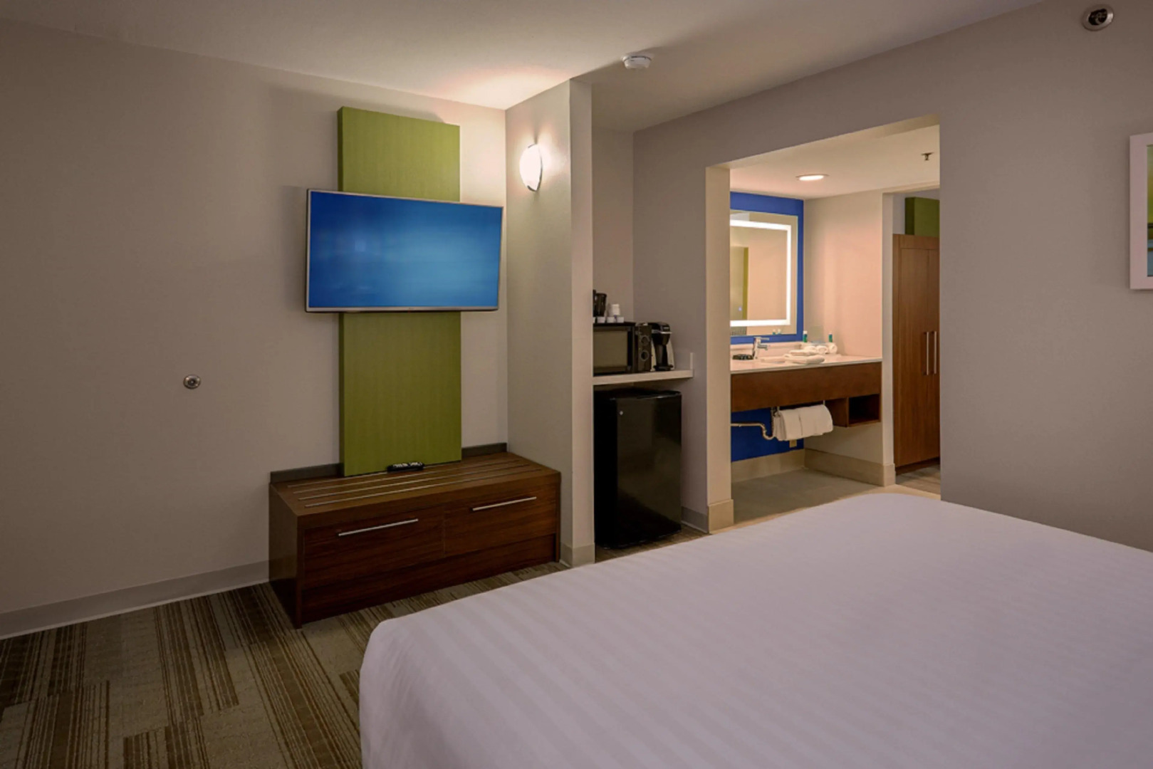 Holiday Inn Express and Suites Pigeon Forge Sevierville by IHG
