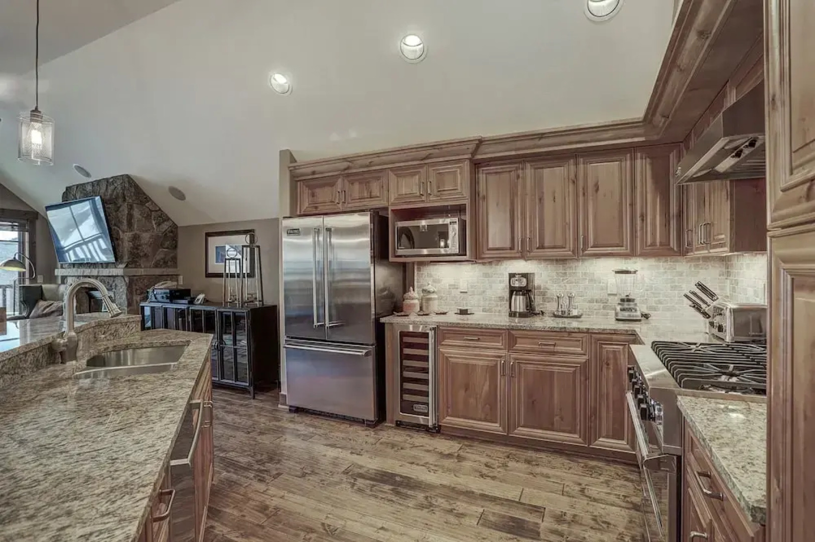 4 Bdrm/4 Bath on Peak 7- Luxury & Modern Condo