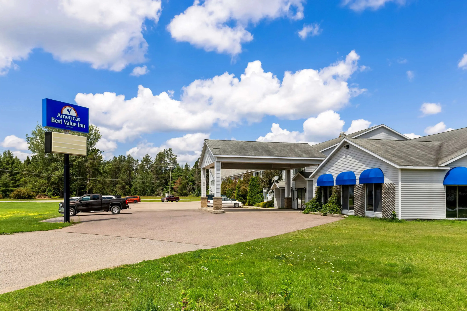 Americas Best Value Inn Tahquamenon Country