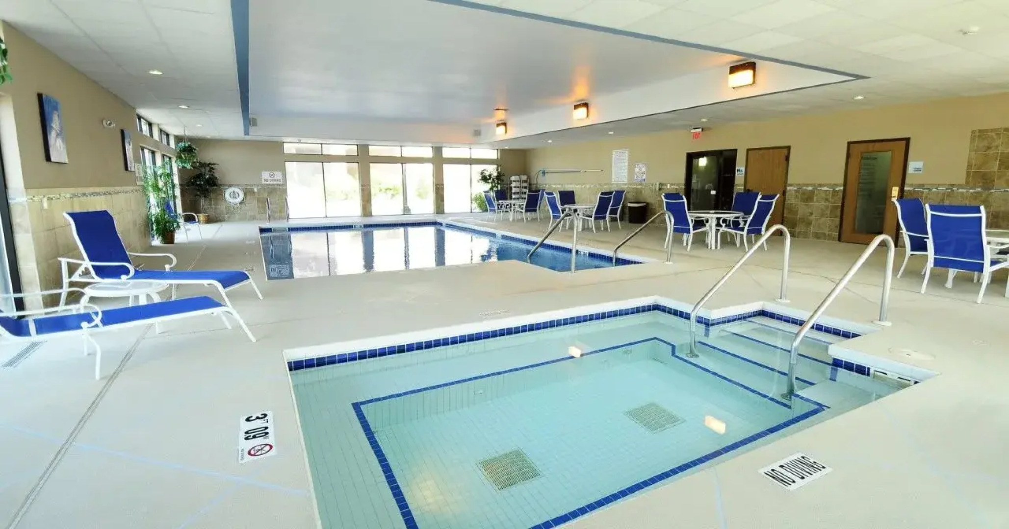 Holiday Inn Express & Suites Delafield by IHG