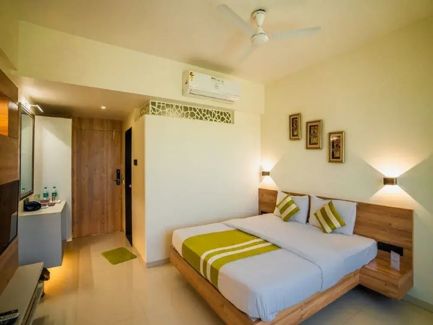 Hotel V Star by OYO Rooms